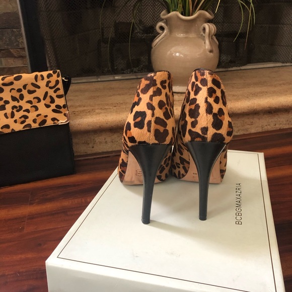 BCBGMAXAZRIA Peep Toe - **Like New** - Picture 3 of 3